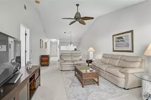 5633 Avista Dr, Sarasota, FL 34243 - Photo 11