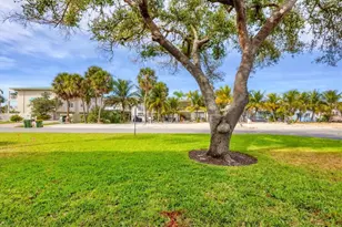 845 Benjamin Franklin Dr, Sarasota, FL 34236 - Photo 33