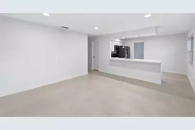 1910 New Hampshire Avenue NE, Saint Petersburg, FL 33703 - Photo 23