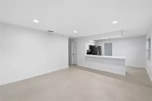 1910 New Hampshire Ave NE, Saint Petersburg, FL 33703 - Photo 23