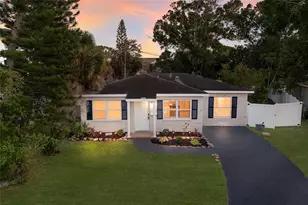 1910 New Hampshire Ave NE, Saint Petersburg, FL 33703 - Photo 1