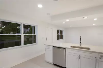 1910 New Hampshire Avenue NE, Saint Petersburg, FL 33703 - Photo 11