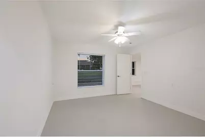 1910 New Hampshire Avenue NE, Saint Petersburg, FL 33703 - Photo 13