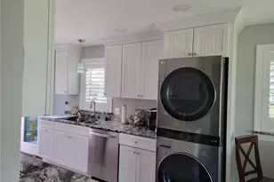 315 Crescent Ct E, Bradenton, FL 34208 - Photo 3