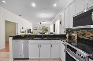 8525 54th Ave Cir E, Bradenton, FL 34211 - Photo 9