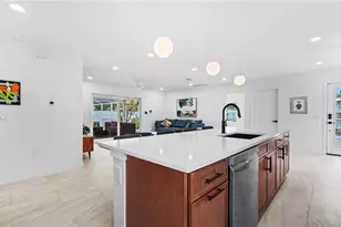 160 Harrison Dr, Sarasota, FL 34236 - Photo 11