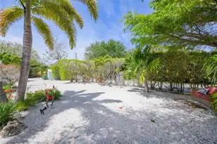 410 Garfield Dr, Sarasota, FL 34236 - Photo 9