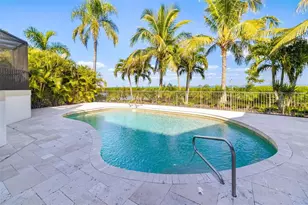 560 Harbor Cove Cir, Longboat Key, FL 34228 - Photo 3