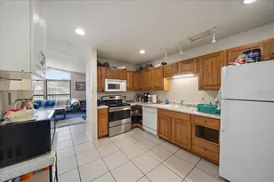 2150 Schwalbe Way, Sarasota, FL 34235 - Photo 3