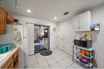 2150 Schwalbe Way, Sarasota, FL 34235 - Photo 5