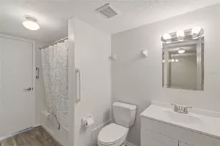 3531 Lake Bayshore Dr, Bradenton, FL 34205 - Photo 19