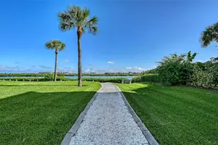 1328 Siesta Bayside Dr, Sarasota, FL 34242 - Photo 27