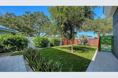 2254 Hawthorne Street, Sarasota, FL 34239 - Photo 9