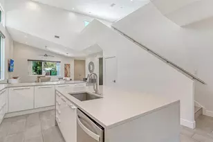 2254 Hawthorne St, Sarasota, FL 34239 - Photo 17