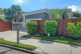 2254 Hawthorne St, Sarasota, FL 34239 - Photo 3