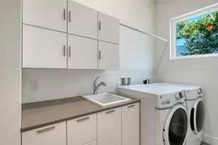 2254 Hawthorne St, Sarasota, FL 34239 - Photo 51