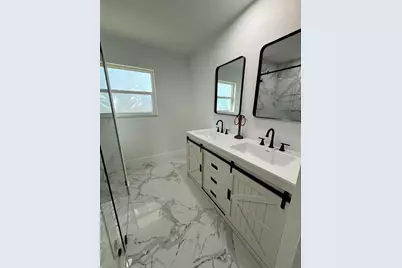 819 S Gondola Drive, Venice, FL 34293 - Photo 15