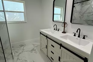 819 S Gondola Dr, Venice, FL 34293 - Photo 15