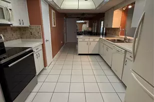 819 S Gondola Dr, Venice, FL 34293 - Photo 5