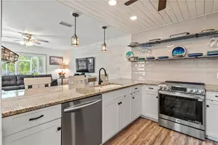 6250 Holmes Blvd, Holmes Beach, FL 34217 - Photo 11