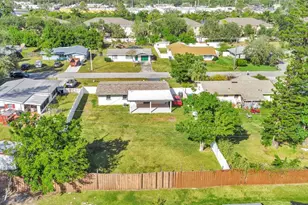 3612 46th Ave Dr W, Bradenton, FL 34210 - Photo 7