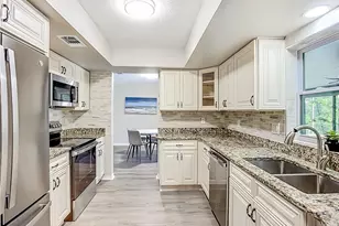 4779 Maid Marian Ln, Sarasota, FL 34232 - Photo 3