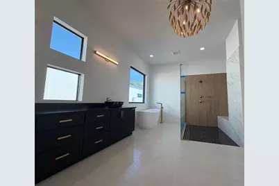 2069 Hibiscus Street, Sarasota, FL 34239 - Photo 11