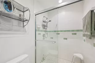 5588 Golf Pointe Dr, Sarasota, FL 34243 - Photo 29