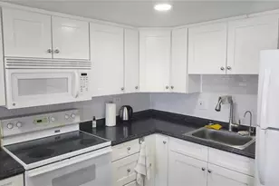 1707 28th Ave Dr W, Bradenton, FL 34205 - Photo 3