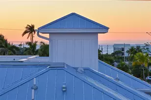 305 55th St, Holmes Beach, FL 34217 - Photo 57