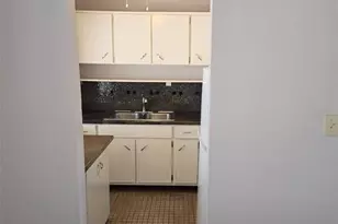 3101 Bee Ridge Rd, Sarasota, FL 34239 - Photo 3