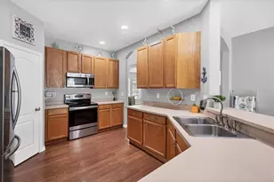 1722 Old Summerwood Blvd, Sarasota, FL 34232 - Photo 7