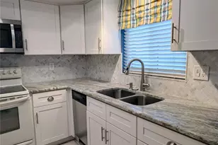 3756 Lake Bayshore Dr, Bradenton, FL 34205 - Photo 5