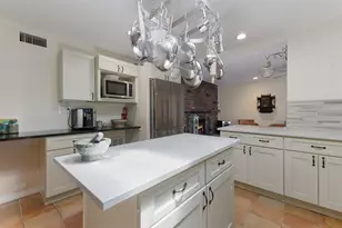 2723 59th St, Sarasota, FL 34243 - Photo 27