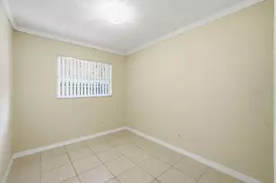 2105 W Barclay Rd, Tampa, FL 33612 - Photo 47