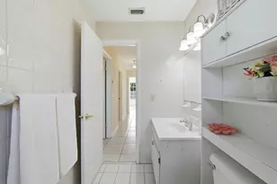 2105 W Barclay Rd, Tampa, FL 33612 - Photo 53