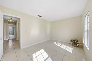 2105 W Barclay Rd, Tampa, FL 33612 - Photo 43
