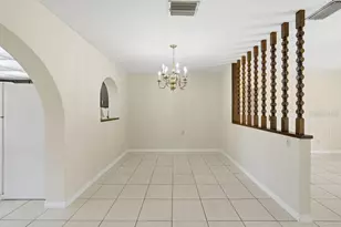 2105 W Barclay Rd, Tampa, FL 33612 - Photo 15