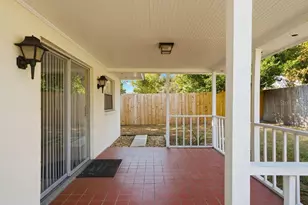 2105 W Barclay Rd, Tampa, FL 33612 - Photo 37