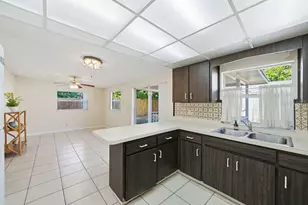 2105 W Barclay Rd, Tampa, FL 33612 - Photo 21