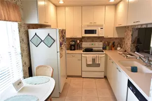 3150 Ringwood Meadow, Sarasota, FL 34235 - Photo 7