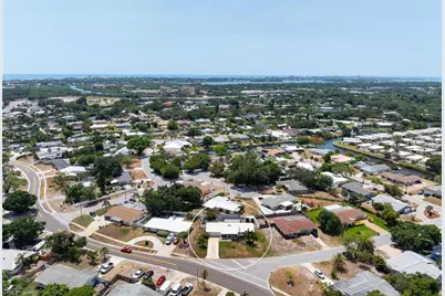 2425 Constitution Boulevard, Sarasota, FL 34231 - Photo 5