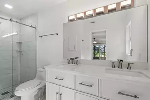 4428 Meadow Creek Cir, Sarasota, FL 34233 - Photo 19