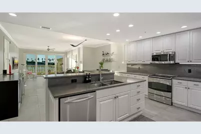 166 Golden Gate Point #22, Sarasota, FL 34236 - Photo 15