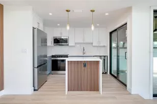 2221 Meadowlake Ct, Sarasota, FL 34235 - Photo 5