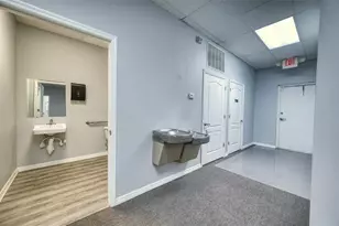 1040 E Brandon Blvd, Brandon, FL 33511 - Photo 17