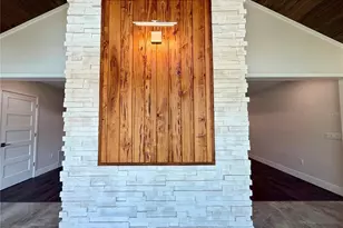 3231 E Forest Lake Dr, Sarasota, FL 34232 - Photo 5