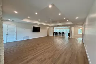 3231 E Forest Lake Dr, Sarasota, FL 34232 - Photo 7