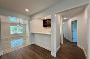 3231 E Forest Lake Dr, Sarasota, FL 34232 - Photo 11