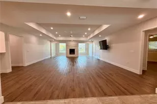 3231 E Forest Lake Dr, Sarasota, FL 34232 - Photo 9